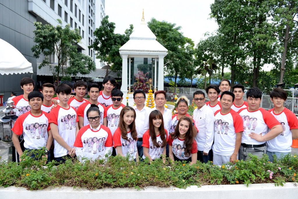 1ใต้ภาพ บวงสรวงหนัง หอแต๋วแตก แหกนะคะ