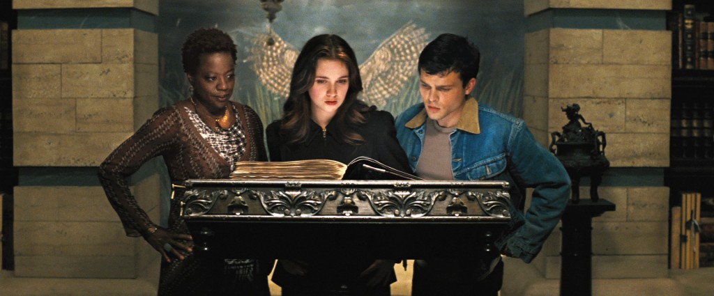 (L -r) VIOLA DAVIS as Amma, ALICE ENGLERT as Lena Duchannes and ALDEN EHRENREICH as Ethan Wate in Alcon Entertainment's supernatural love story “BEAUTIFUL CREATURES,” a Warner Bros. Pictures release.