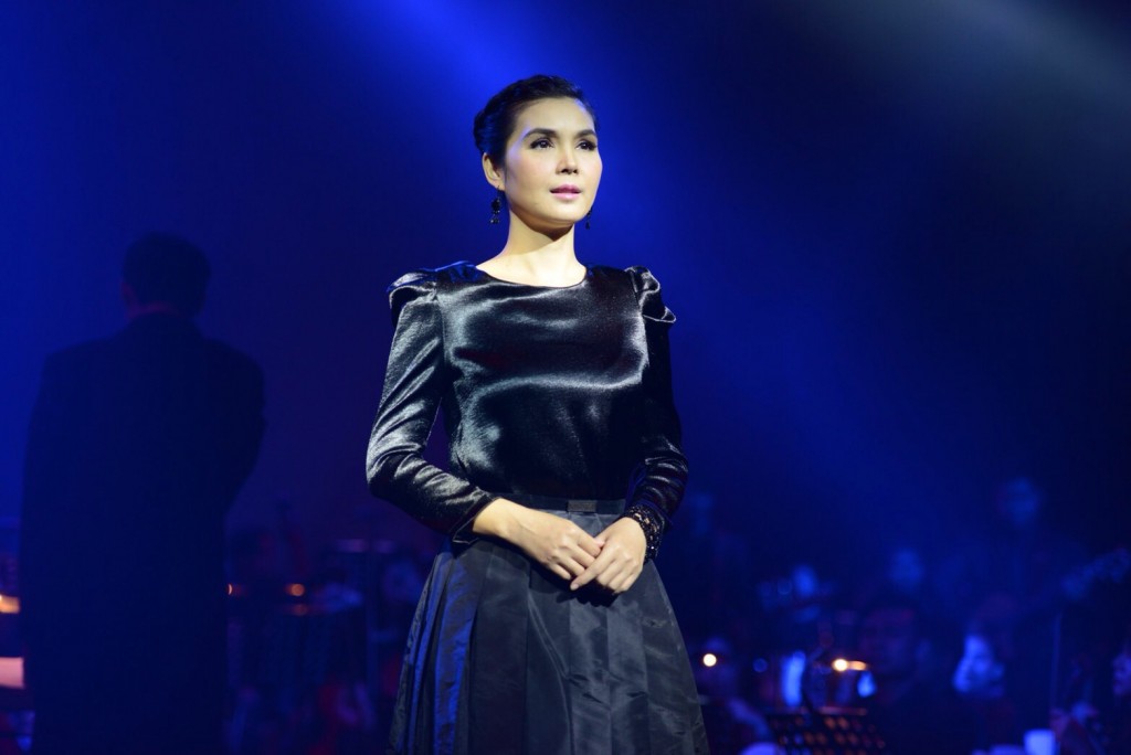 ฝน ธนสุนทร
