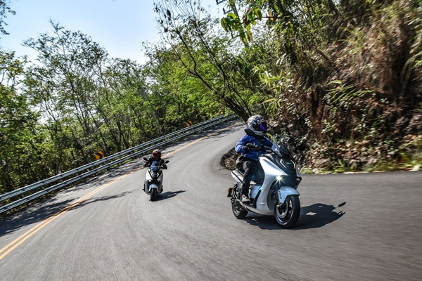 Yamaha_E01