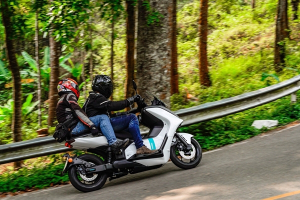 Yamaha_E01