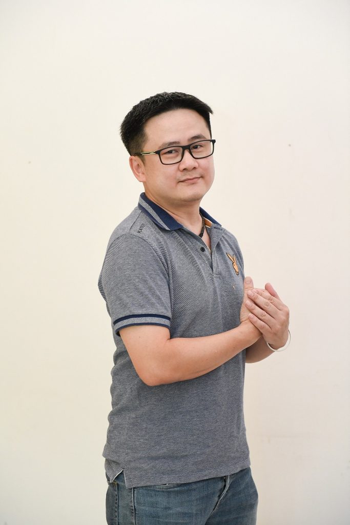 คนพากย์เสียงราชครู เจ้าหุบเขา