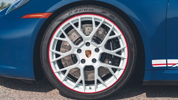 Porsche-911-GTS-Cabriolet-America