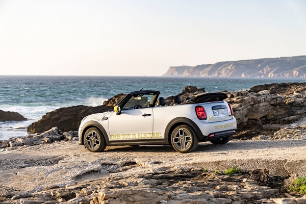 MINI Cooper SE Convertible