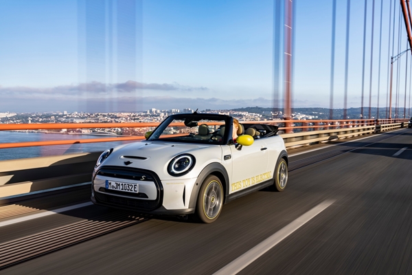MINI Cooper SE Convertible