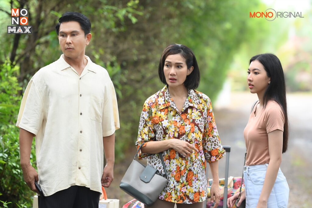 นีน ชัชชญาเเละครอบครัว 