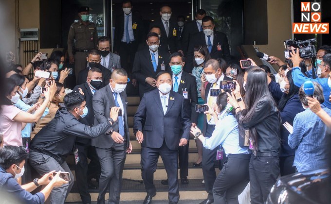 “พล.อ.ประวิตร” ตอบสื่อถูกถามปรับ ครม.ว่าไม่มีอะไร “พล.อ.ประยุทธ์” ได้ไปต่อหรือไม่ “ให้ไปถามศาล”
