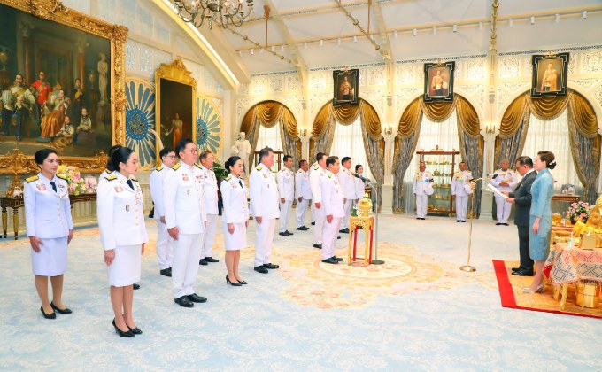 “ในหลวง-พระราชินี” พระราชทานพระบรมราชวโรกาสให้คณะรัฐมนตรี เข้าเฝ้าฯ ถวายสัตย์ปฏิญาณก่อนปฏิบัติหน้าที่