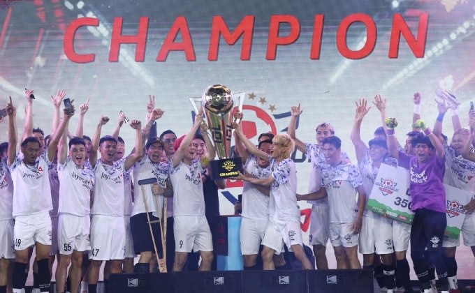 IDOL LEAGUE  2 มหากาพย์  LEAGUE FOOTBALL ของคนออนไลน์ ที่ยิ่งใหญ่ที่สุดในประเทศไทย Youtuber ดารา นักร้อง Rapper นักมวย นักเตะทีมชาติ เซียนพระ กว่า 300 ชีวิต ร่วมใจฟาดแข้งเพื่อการกุศล