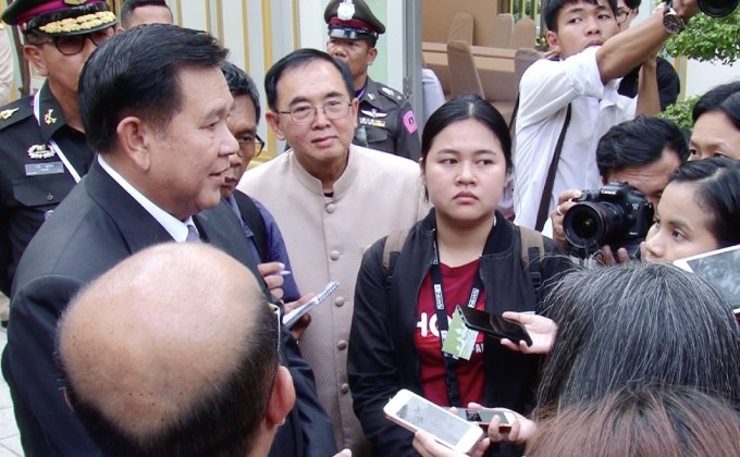 รองนายกฯ เสนอขยายวันเข้าชมพระเมรุมาศ พรุ่งนี้