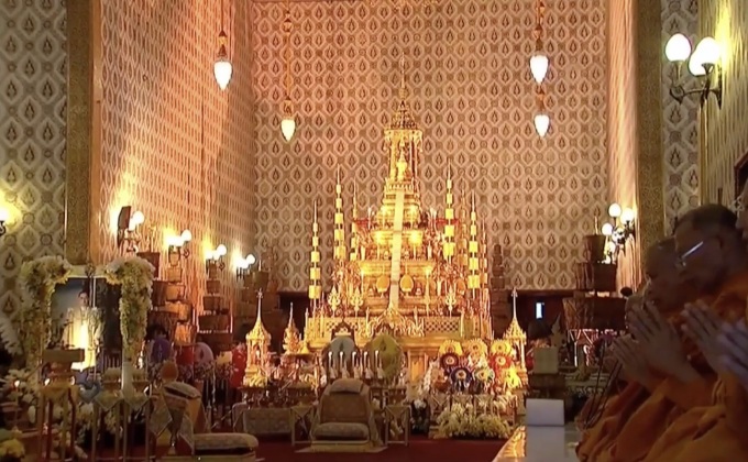 ร.10 เสด็จฯพระที่นั่งดุสิต บำเพ็ญพระราชกุศลพระบรมอัฐิ