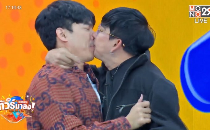 “นิกกี้-พชร์” สาธิตสด “จูบหรือจุ๊บ” กลางรายการ “ทัวร์มาลง” “หนุ่ม-กรรชัย” ฟาด “เบียร์” ควรให้เกียรติสถาบันครอบครัว