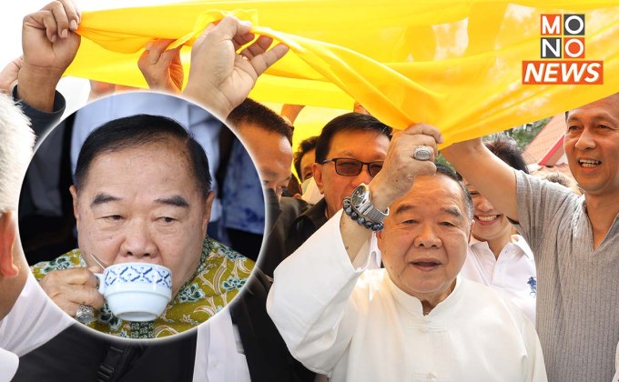 “บิ๊กป้อม” นั่งจิบชาริมถนน ร่วมแห่ผ้าขึ้นพระธาตุนครศรีธรรมราช