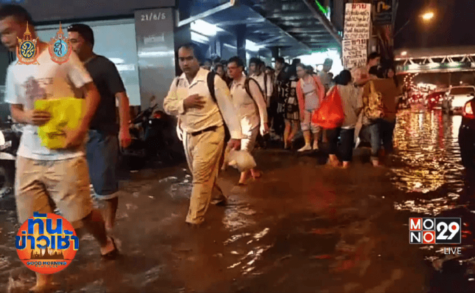 ฝนถล่มกรุง น้ำท่วม-รถติดหนัก