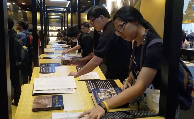 แห่ชมนิทรรศการ “ความทรงจำ” งานหนังสือแห่งชาติ