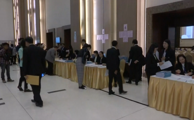 กกต.ประชุมพรรคการเมืองคึกคัก