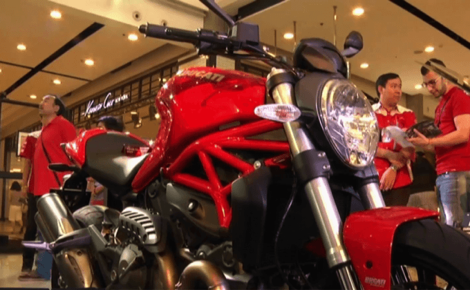 DUCATI SHOWCASE 2015