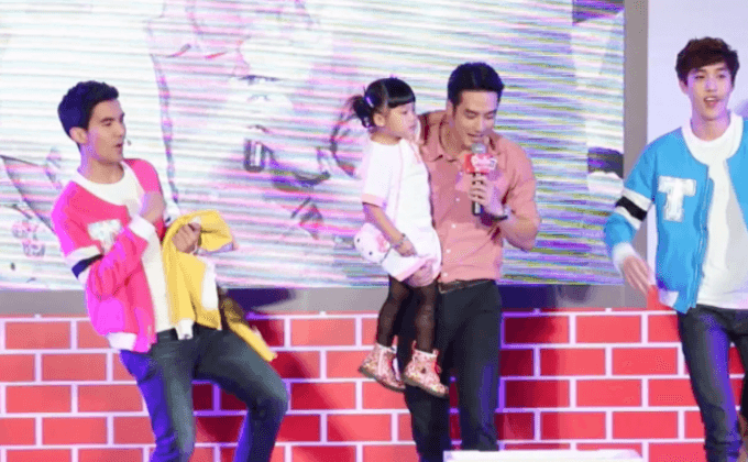 แฟนคลับเชียร์ “บอย ปกรณ์” ขึ้นแท่นเป็นศิลปิน