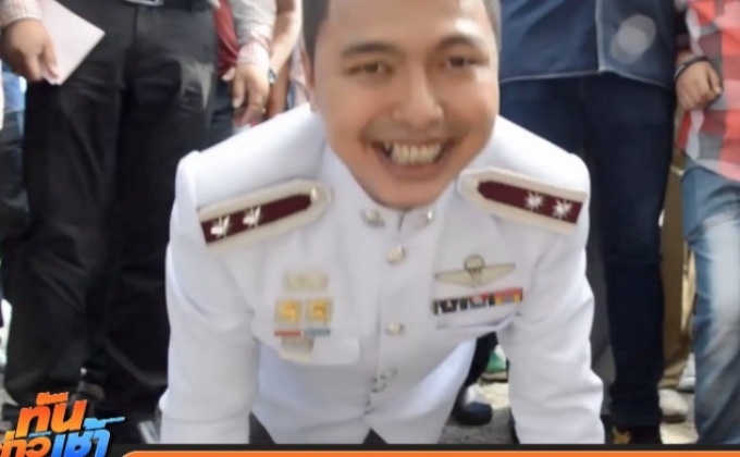 เจ้าบ่าวสุดฟิต โชว์วิดพื้นผ่านประตูเงินประตูทอง