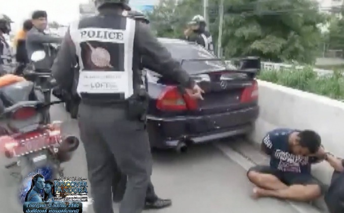 ตำรวจซุกยาบ้าในรถขับฝ่าด่านตรวจ จ.เชียงใหม่