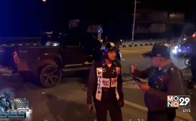 กระบะชนรถยนต์เก๋งกลางสี่แยกบาดเจ็บสาหัส