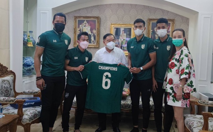 “มาดามแป้ง” นำทัพช้างศึกสวัสดีปีใหม่ “ลุงป้อม” หลังคว้าแชมป์ซูซูกิคัพ
