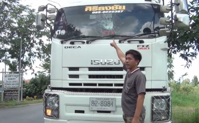 เร่งติดตามผู้ก่อเหตุปาหินใส่รถ จ.นครนายก