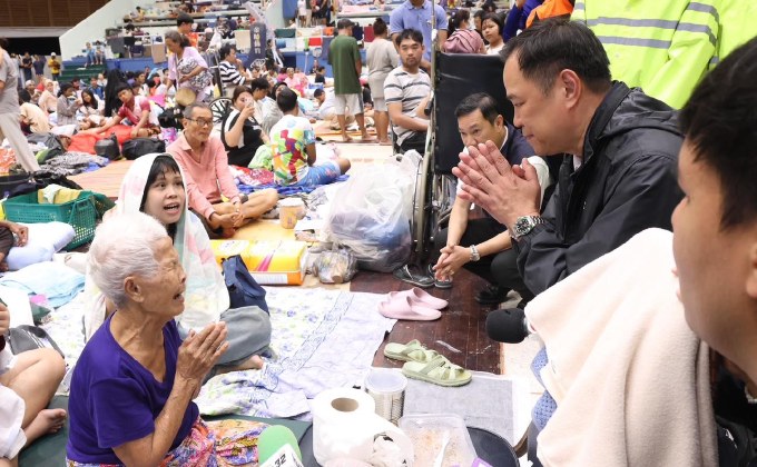 “นายกฯ” เยี่ยมศูนย์อพยพ มอ.สงขลา ย้ำ เร่งระดมช่วยคนติดค้าง