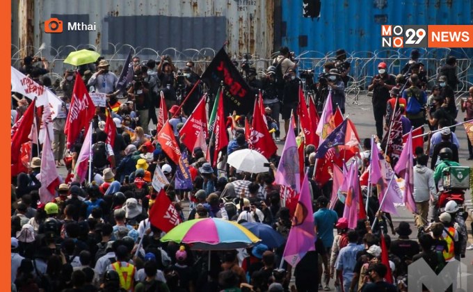 ศาลสั่งถอนประกัน 6 แกนนำม็อบ หลังพบขีดเขียนข้อความในห้องเวรชี้