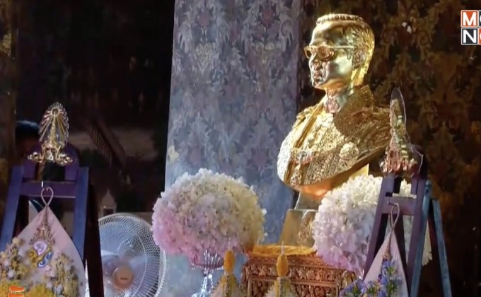 ประชาชนเข้ากราบสักการะพระบรมราชสรีรางคาร