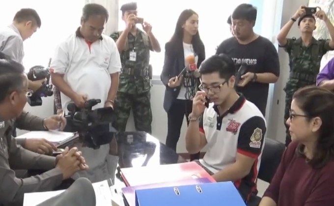 รวบมือกรีดยางรถบริเวณลานจอดรถวัดหลวงพ่อโสธร