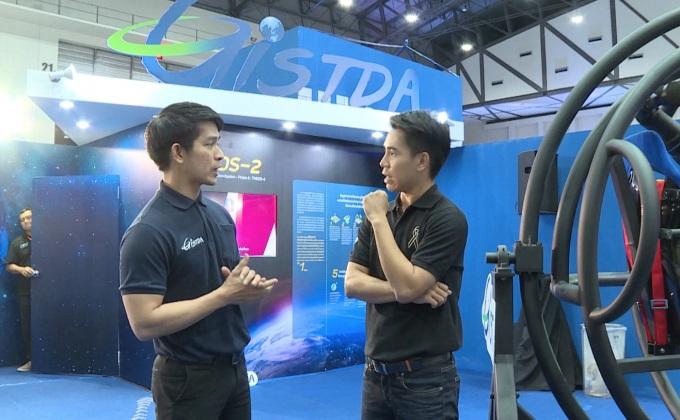 เจษฎา พาลุย : เปิดโลกไร้แรงโน้มถ่วงไปกับ Gistda