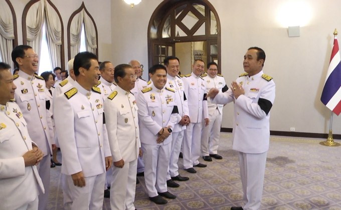 ดุสิตโพลชี้ ครม.ปัญหาเยอะ-แย่งเก้าอี้วุ่นวาย
