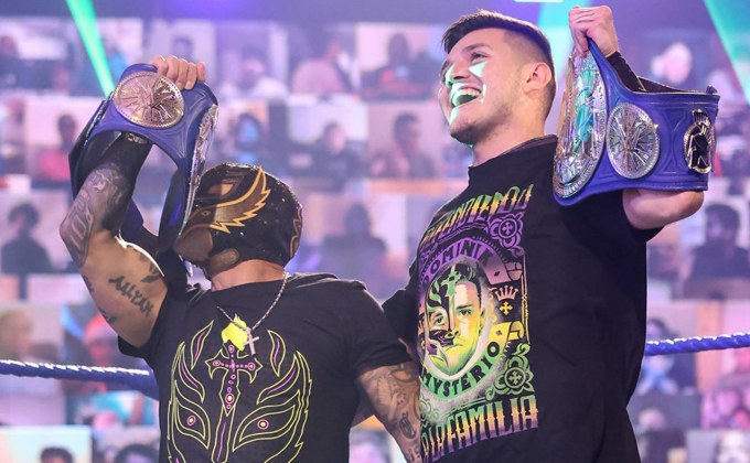 “เรย์-ดอมินิก” แชมป์แท็กทีมพ่อ-ลูกคู่แรกในประวัติศาสตร์ WWE