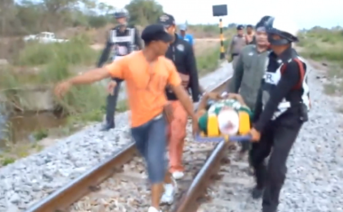 ผู้ต้องหากระโดดรถไฟหนีตำรวจบาดเจ็บสาหัส