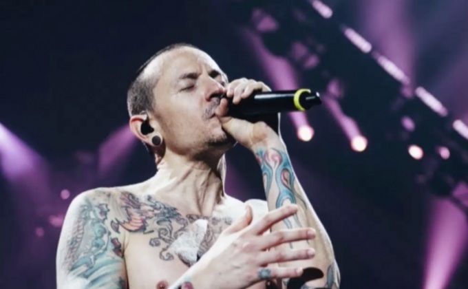 ภาพฝาผนังรำลึก “เชสเตอร์ เบนนิงตัน แห่ง Linkin Park” ทำคนหยุดดูทั้งถนน