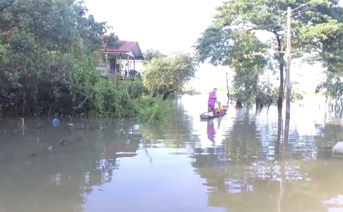 น้ำยังท่วมภาคอีสานทำข้าวเน่าเสียหาย 1.8 แสนไร่